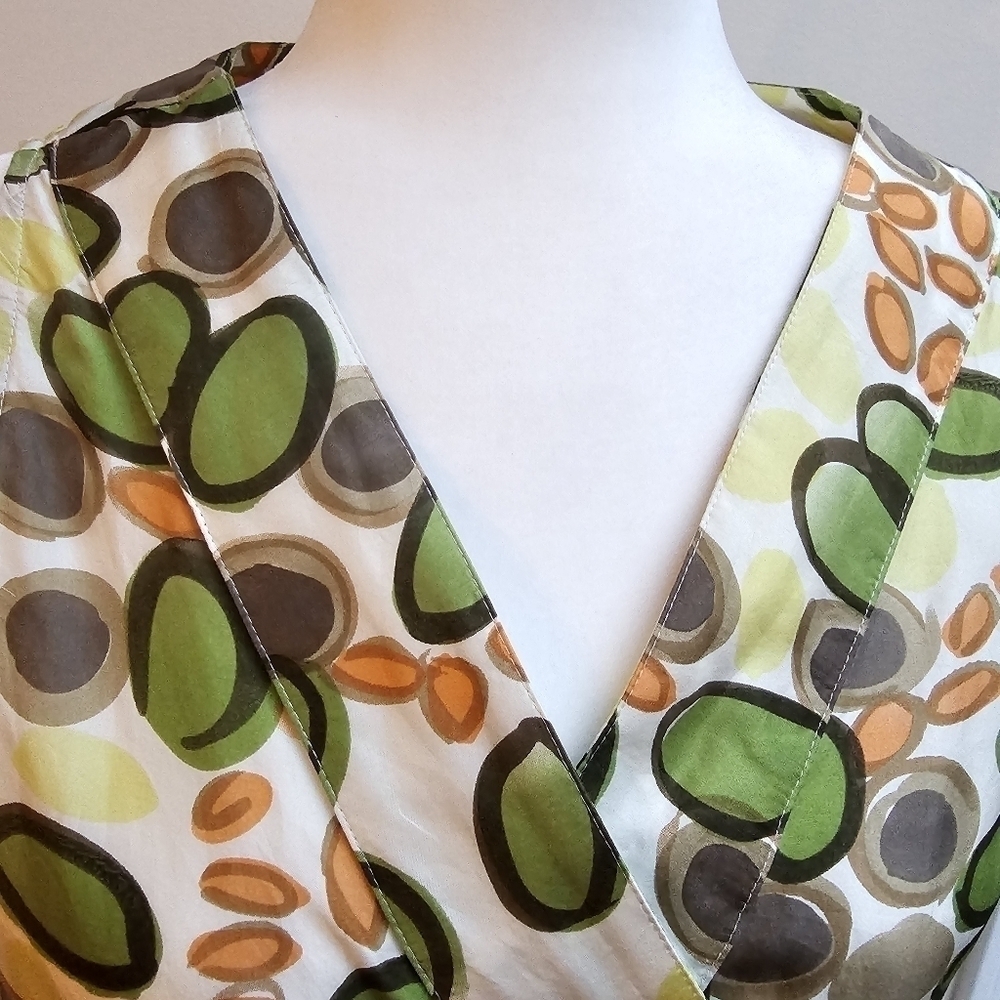 Hartford 100% Silk Wrap Dress with attached Belt, Green and Cream, Size Small - Picture 4 of 7